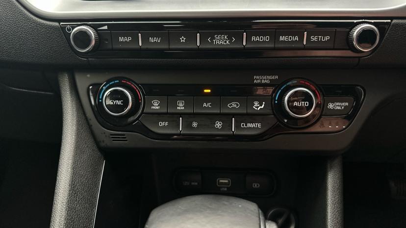 Dual Climate Control / Air Conditioning 