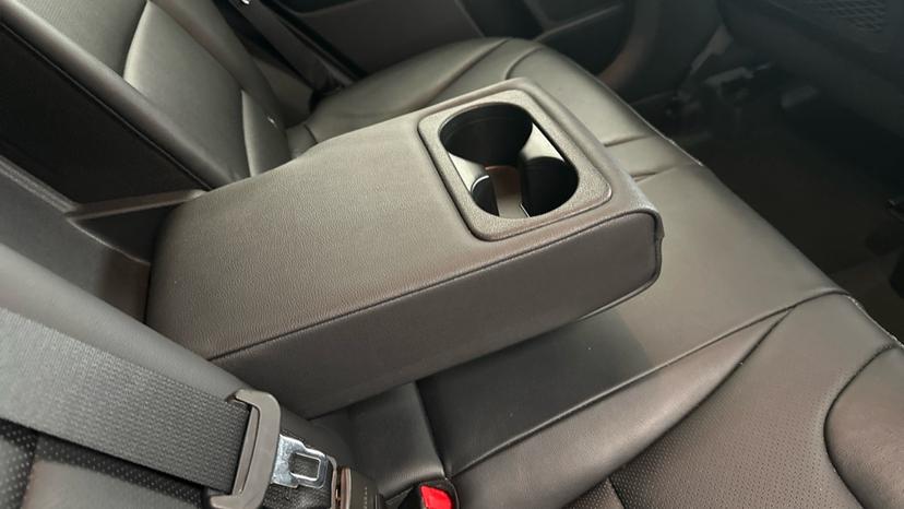 Rear Armrest/ Cup Holder