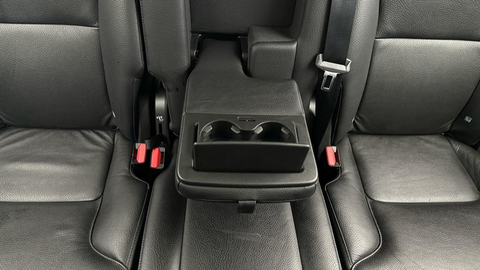 Rear Armrest/ Cup Holder