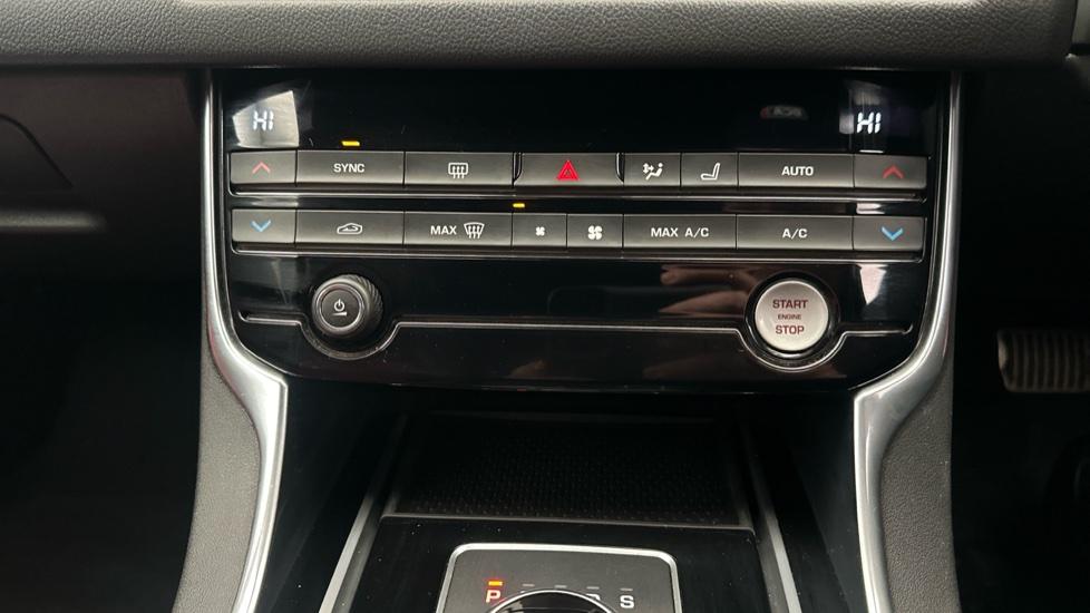 Dual Climate Control / Air Conditioning 