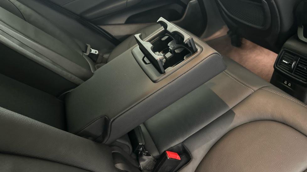 Rear Armrest/ Cup Holder