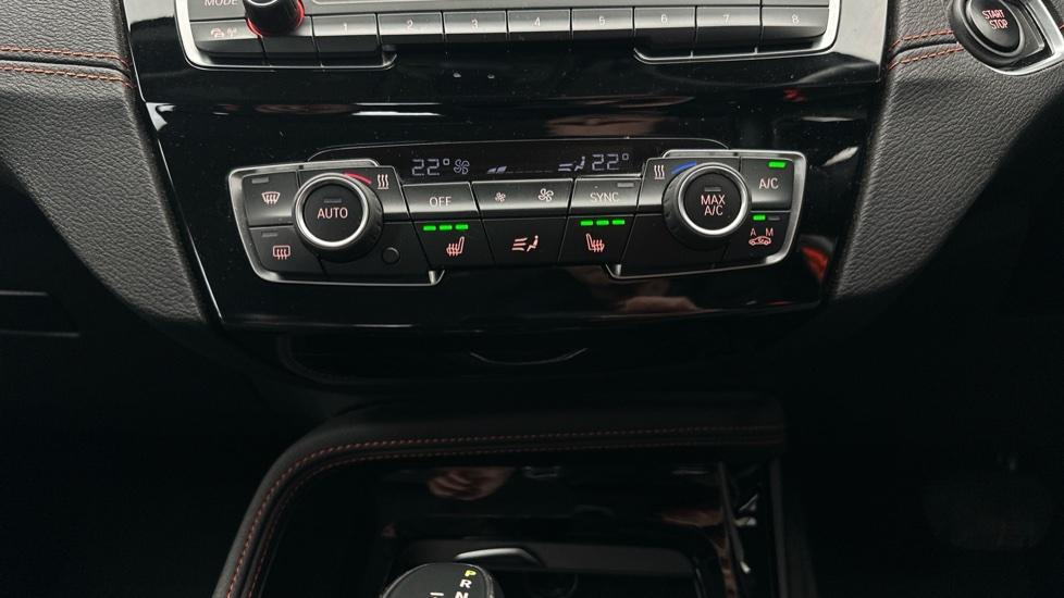 Air Conditioning /Dual Climate Control /Heated Seats 