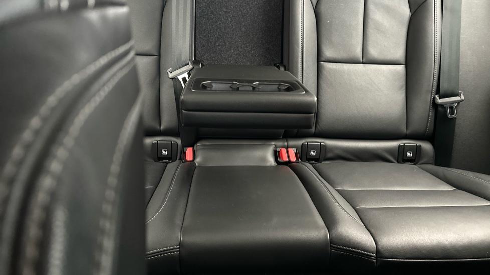 Rear Armrest/ Cup Holder