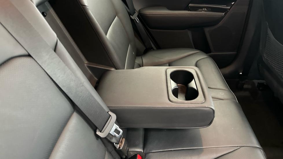 Rear Armrest/ Cup Holder