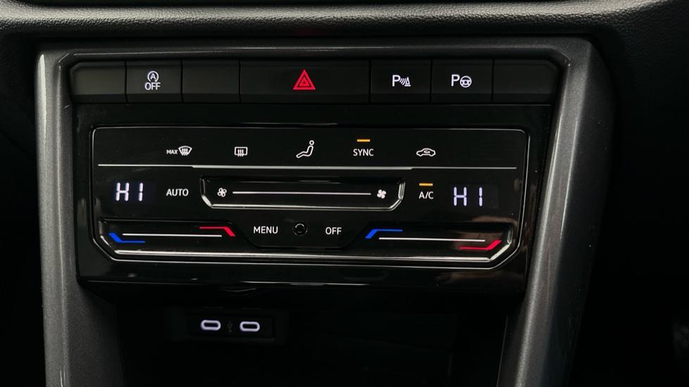 Dual Climate Control  / Air Conditioning 