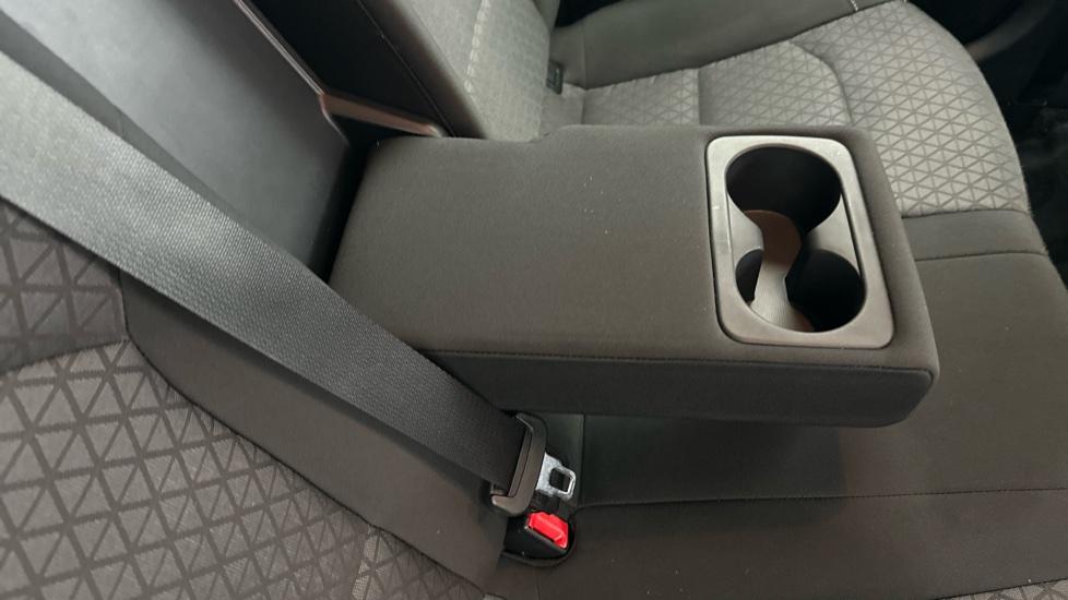 Rear Armrest/ Cup Holder