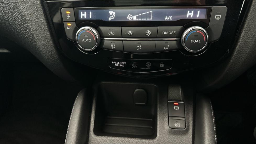 Air Conditioning /Dual Climate Control /Electric Park Brake 