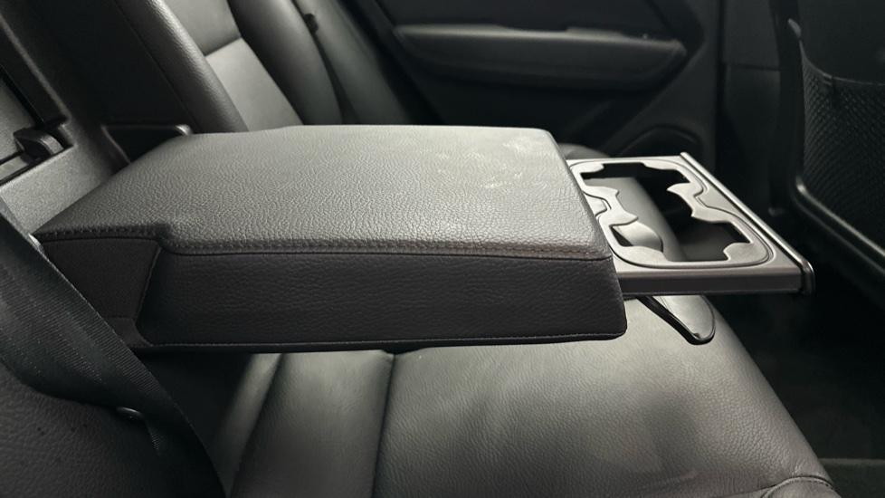 Rear Armrest/ Cup Holder