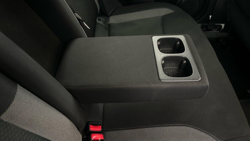 Rear Armrest/ Cup Holder