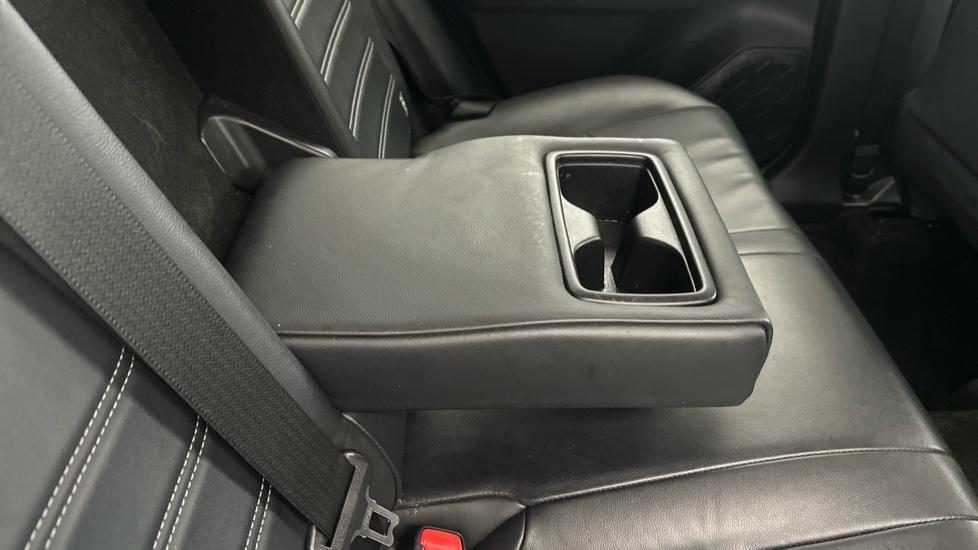 Rear Armrest/ Cup Holder