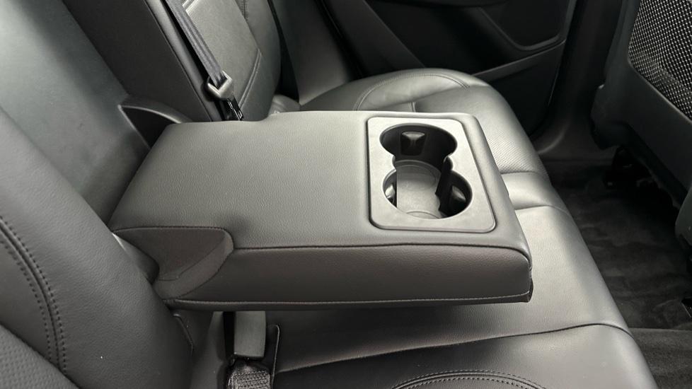 Rear Armrest/ Cup Holder