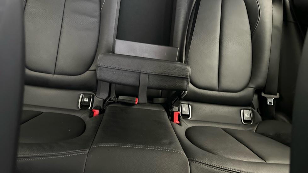 Rear Armrest/ Cup Holder