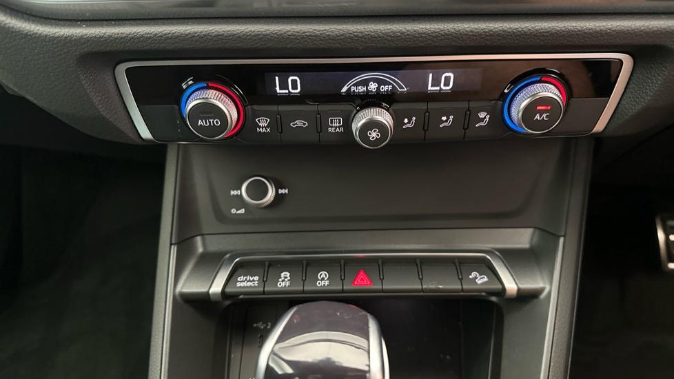 Dual Climate Control / Air Conditioning / Auto Stop/Start