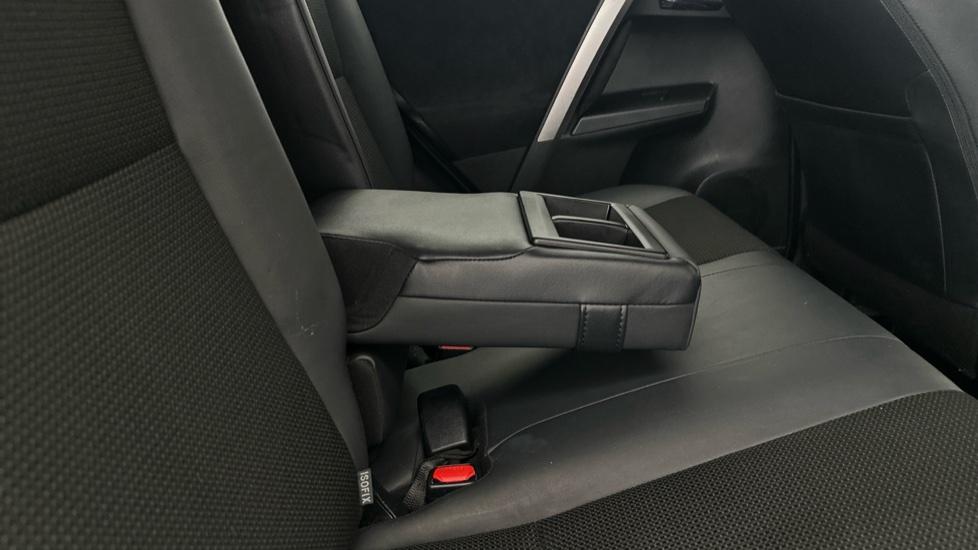 Rear Armrest/ Cup Holder