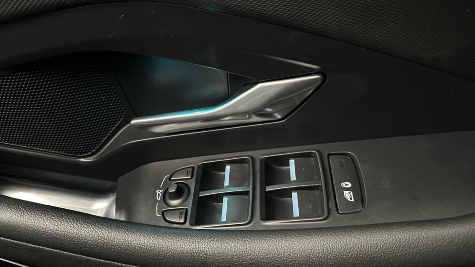 Electric Windows / Wing Mirrors/Ambient Lighting 