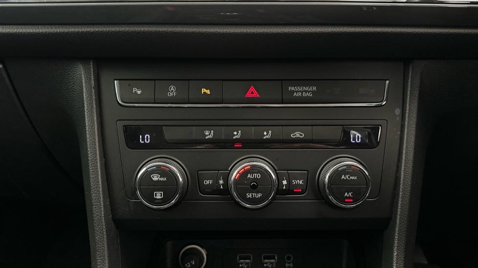 Air Conditioning /Dual Climate Control /Auto Park /Auto stop start 