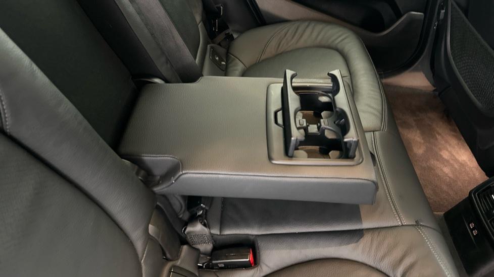 Rear Armrest/ Cup Holder