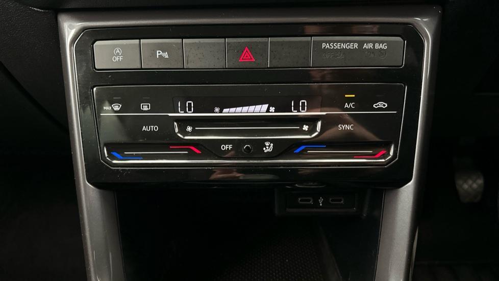 Dual Climate Control / Air Conditioning / Auto Stop/Start 