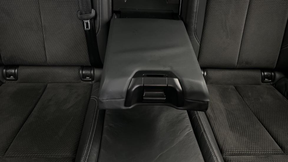 Rear armrest 