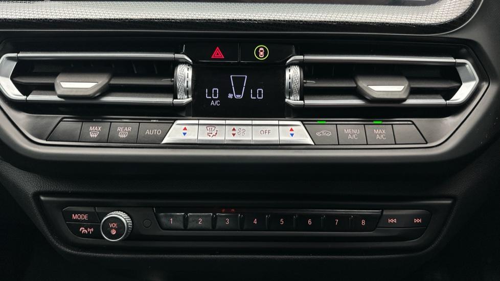 Dual Climate Control  / Air Conditioning 