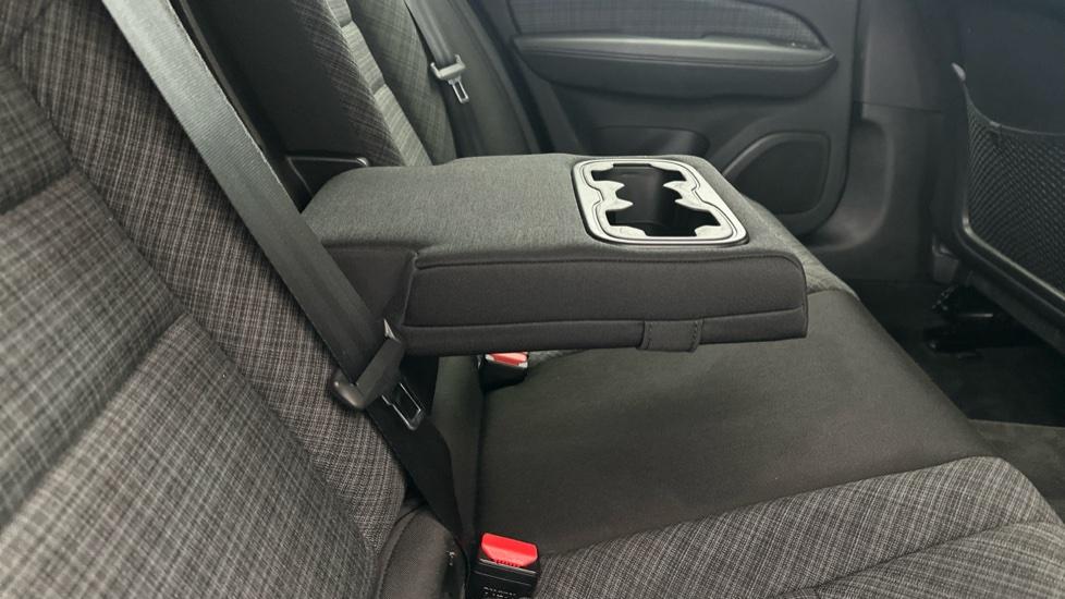 Rear Armrest/ Cup Holder