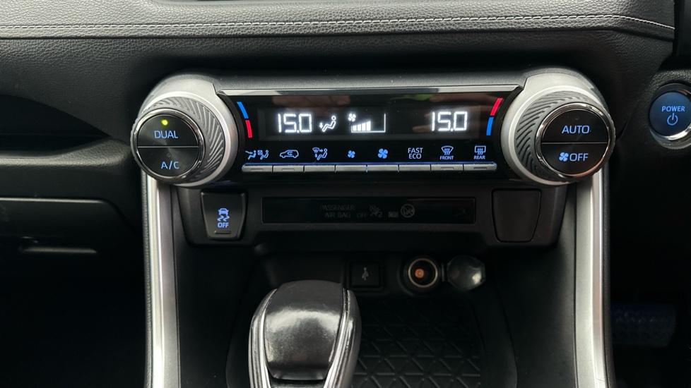 Dual Climate Control / Air Conditioning 