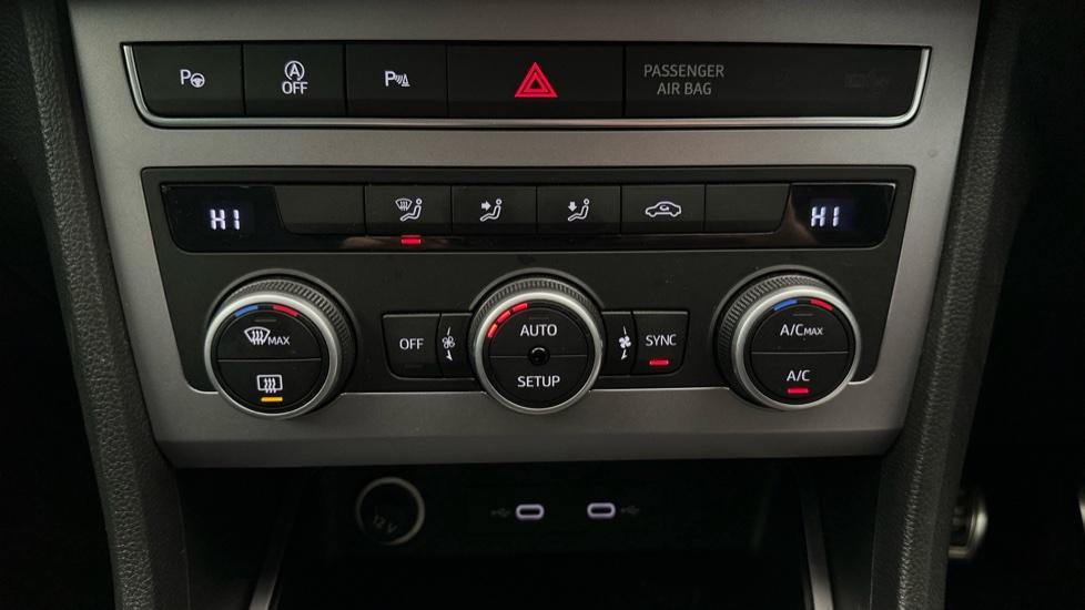 Air Conditioning /Dual Climate Control/Auto Stop/Start/Park Assist 