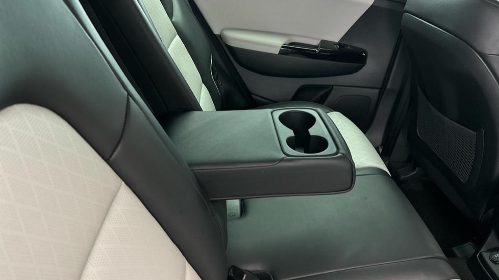 Rear Armrest/ Cup Holder