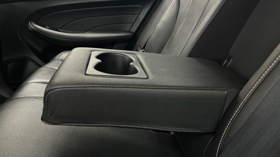 Rear Armrest/ Cup Holder