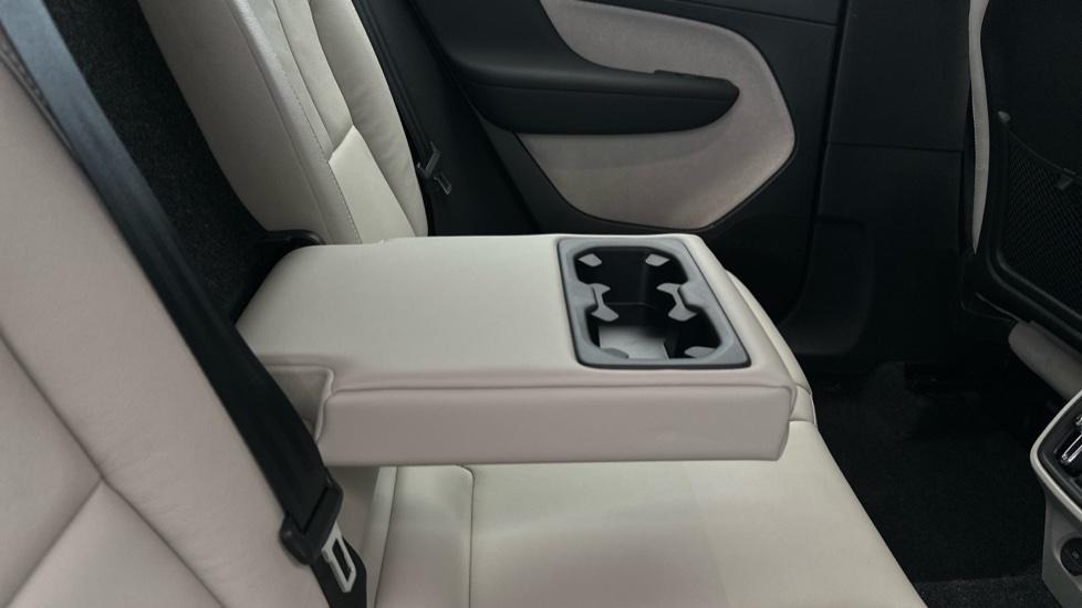 Rear Armrest/ Cup Holder