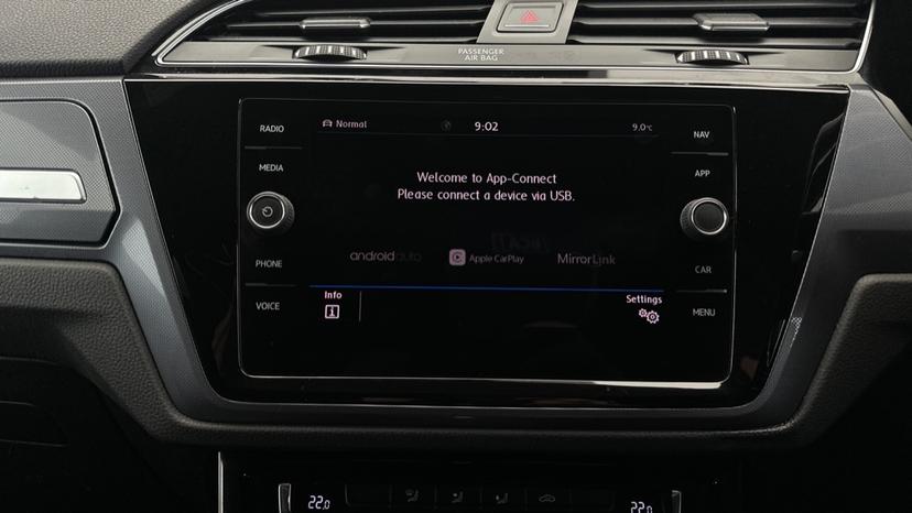 Apple CarPlay / Android Auto 