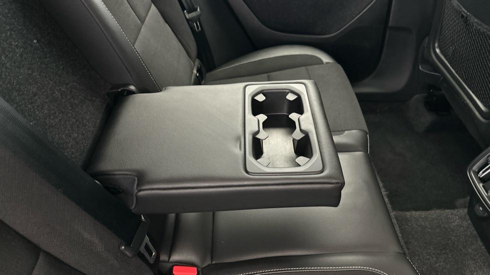 Rear Armrest/ Cup Holder