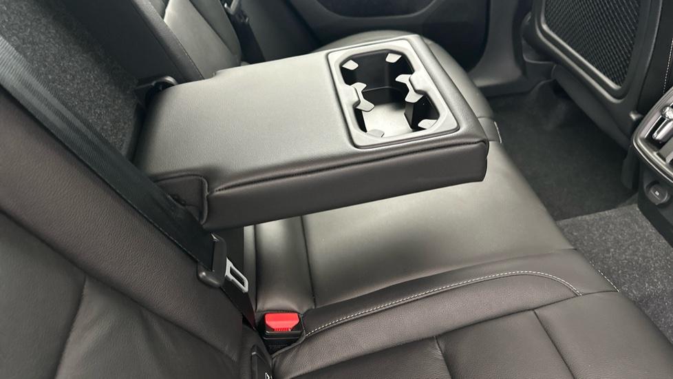 Rear Armrest/ Cup Holder