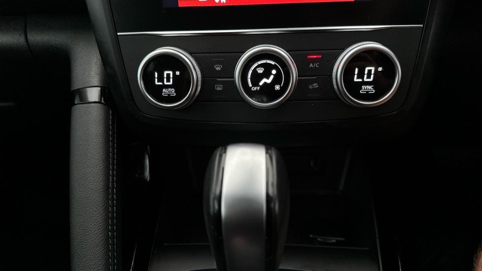 Dual Climate Control / Air Conditioning 