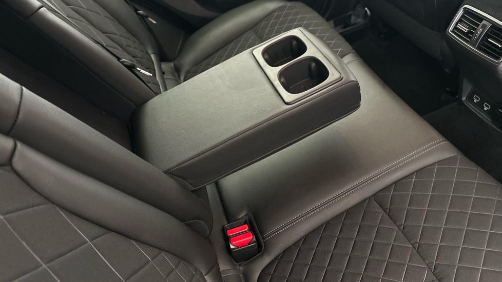 Rear Armrest/ Cup Holder