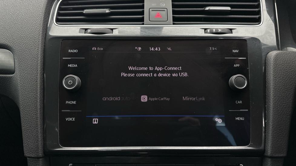 Apple CarPlay / Android Auto 