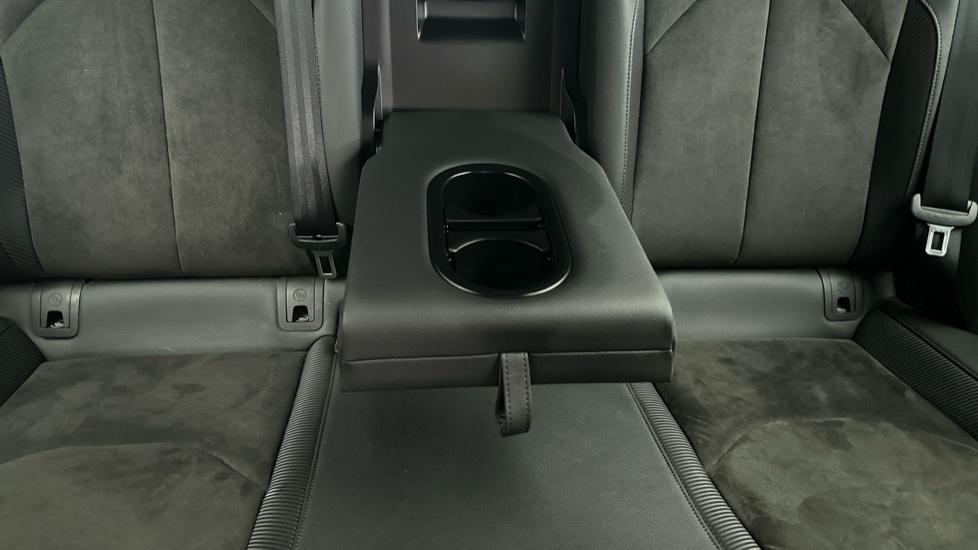 Rear Armrest/ Cup Holder