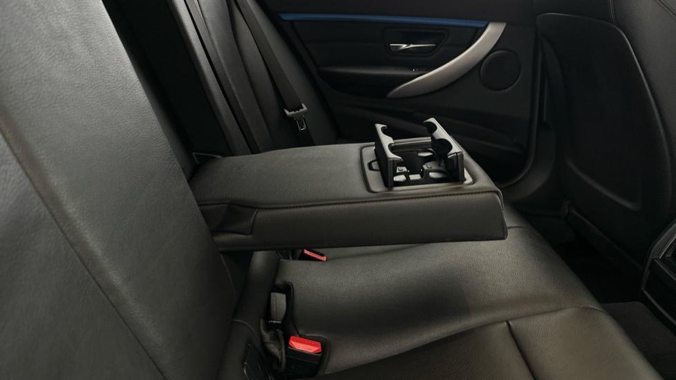 Rear Armrest/ Cup Holder