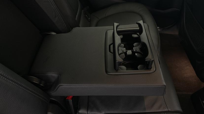 Rear Armrest/ Cup Holder