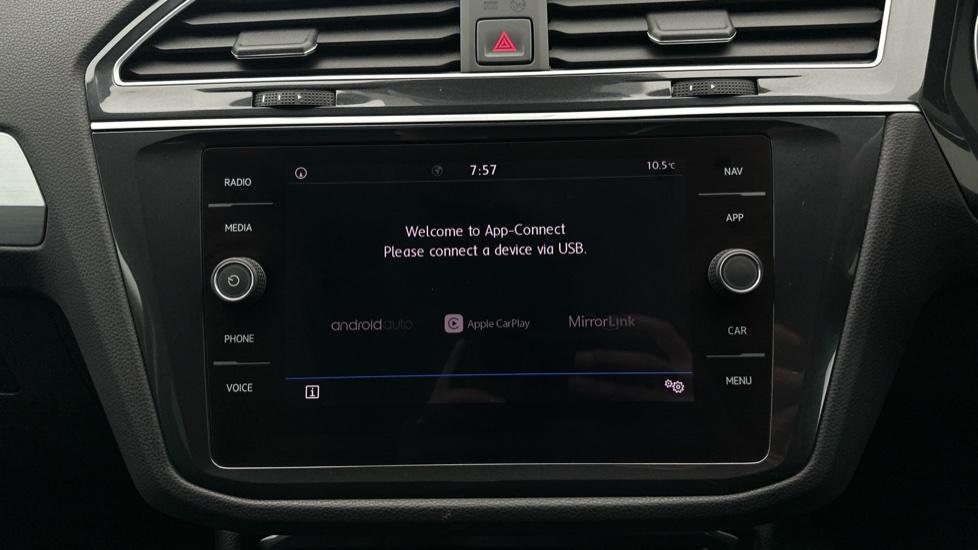 Apple Car Play & Android Auto