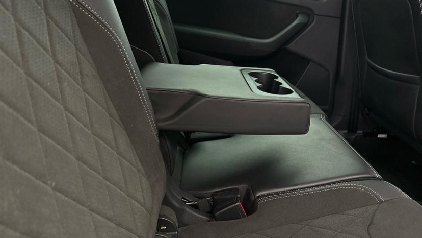 Rear Armrest/ Cup Holder