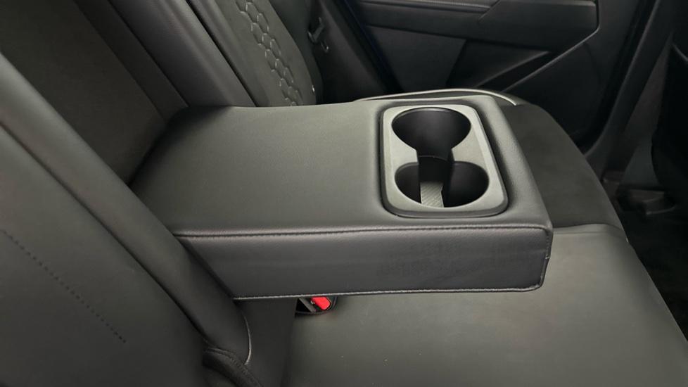 Rear Armrest/ Cup Holder