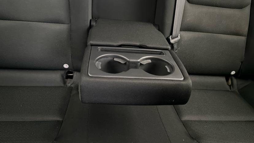 Rear Armrest/ Cup Holder