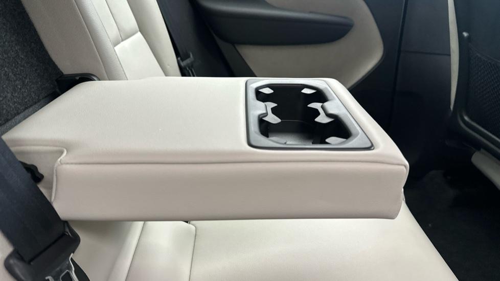 Rear Armrest/ Cup Holder