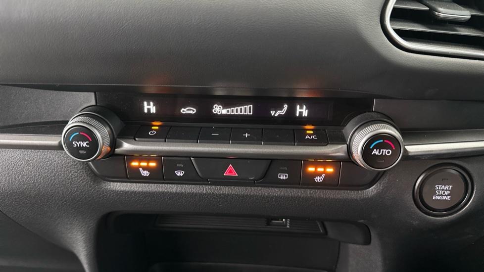 Dual Climate Control  / Air Conditioning  / Heated Seats 