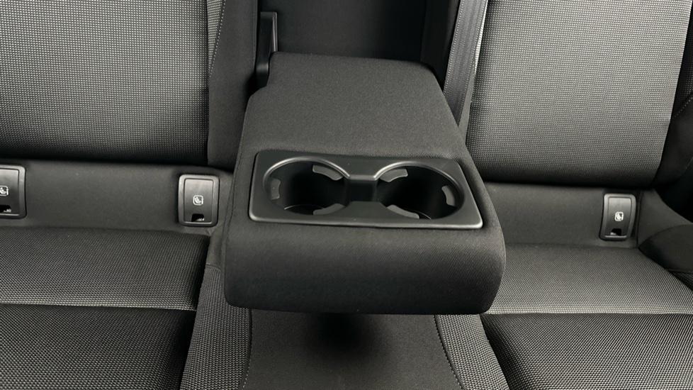 Rear Armrest/ Cup Holder