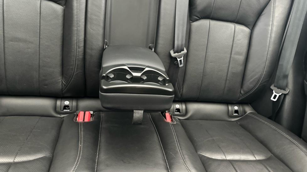 Rear Armrest/ Cup Holder