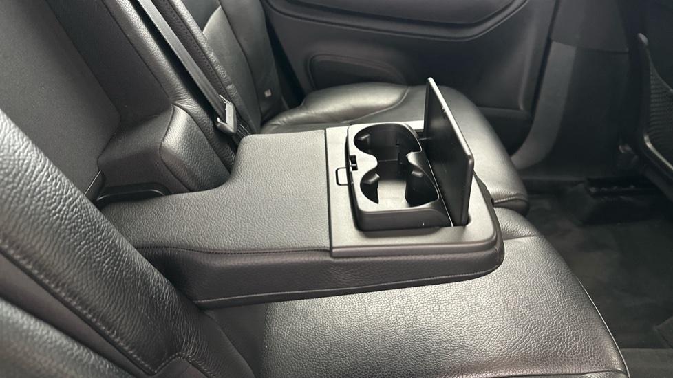 Rear Armrest/ Cup Holder