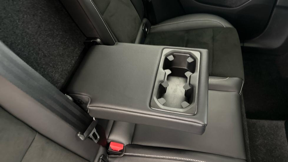 Rear Armrest/ Cup Holder