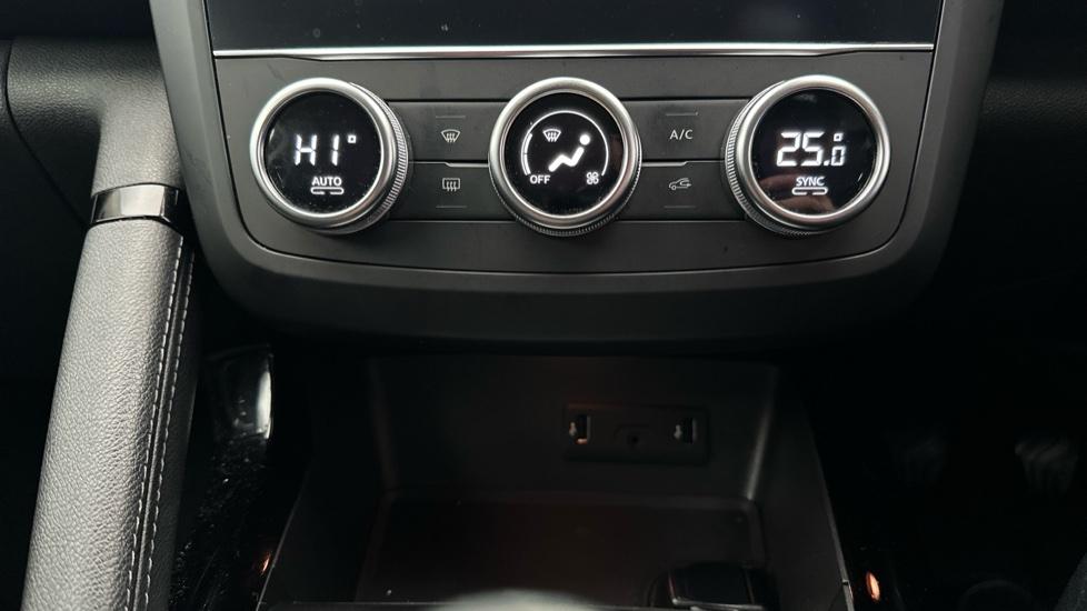 Dual Climate Control / Air Conditioning 